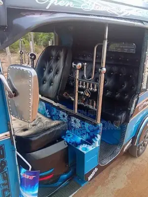 Bajaj RE 2016