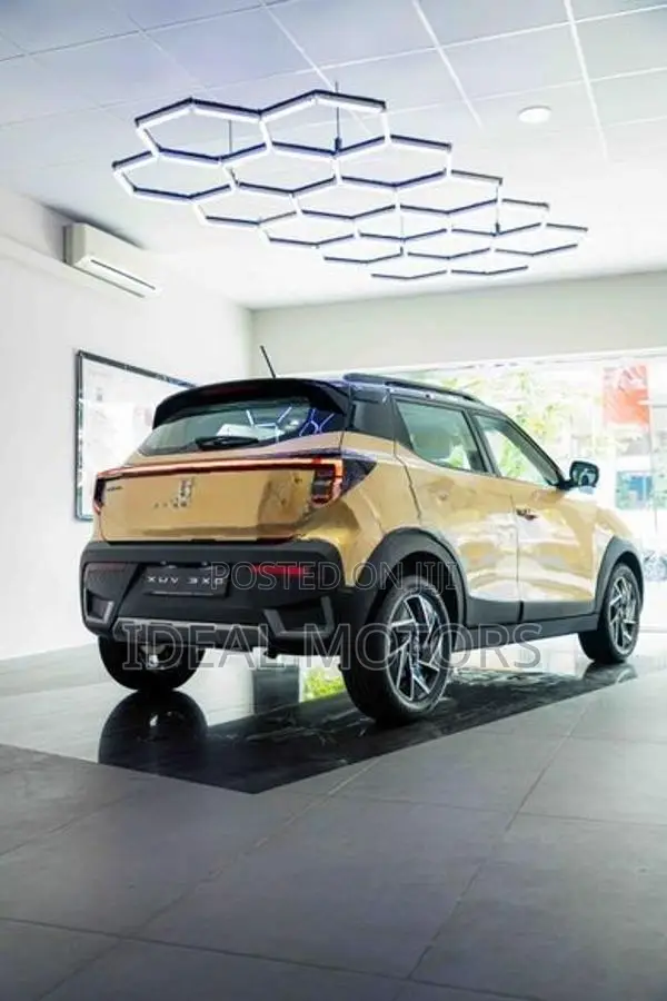 Mahindra XUV 3XO AX7L 2026