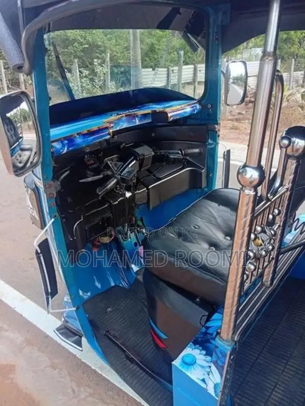 Bajaj RE 2016