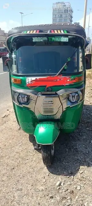 Bajaj RE 2016