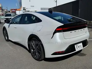 Toyota Prius Z HEV with SR 2026