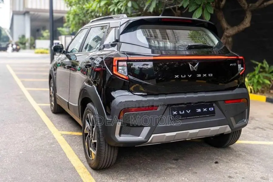 Mahindra XUV 3XO AX7L 2026