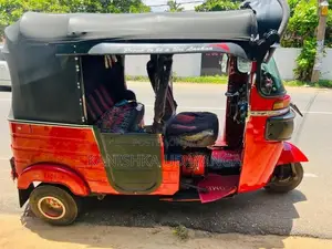 Bajaj RE AAN 2013
