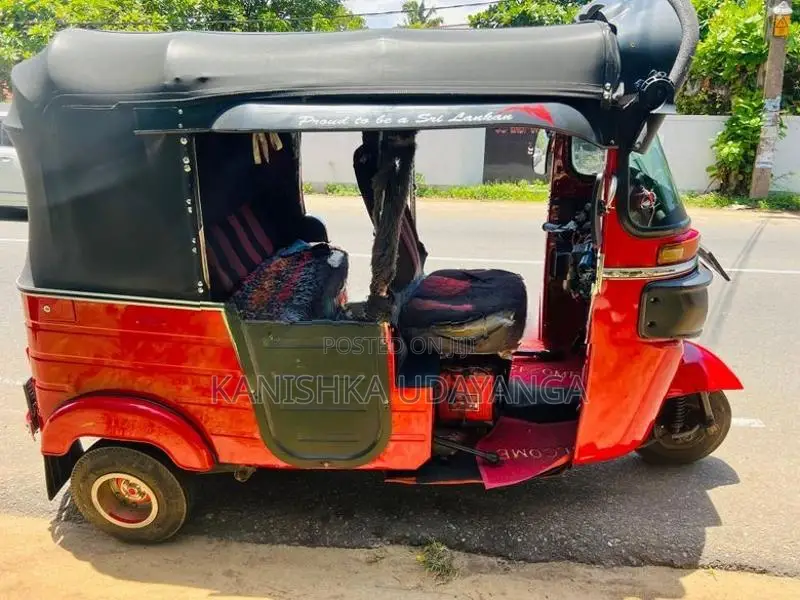 Bajaj RE AAN 2013