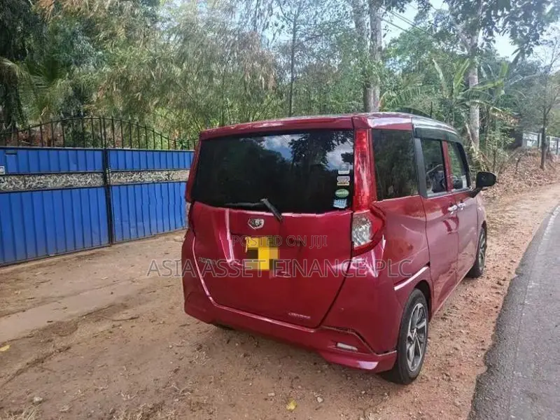 Toyota Roomy 2016