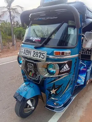 Bajaj RE 2016