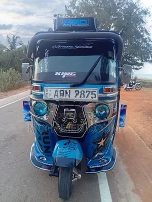 Bajaj RE 2016