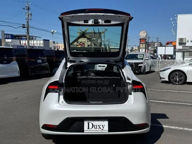Toyota Prius Z HEV with SR 2026