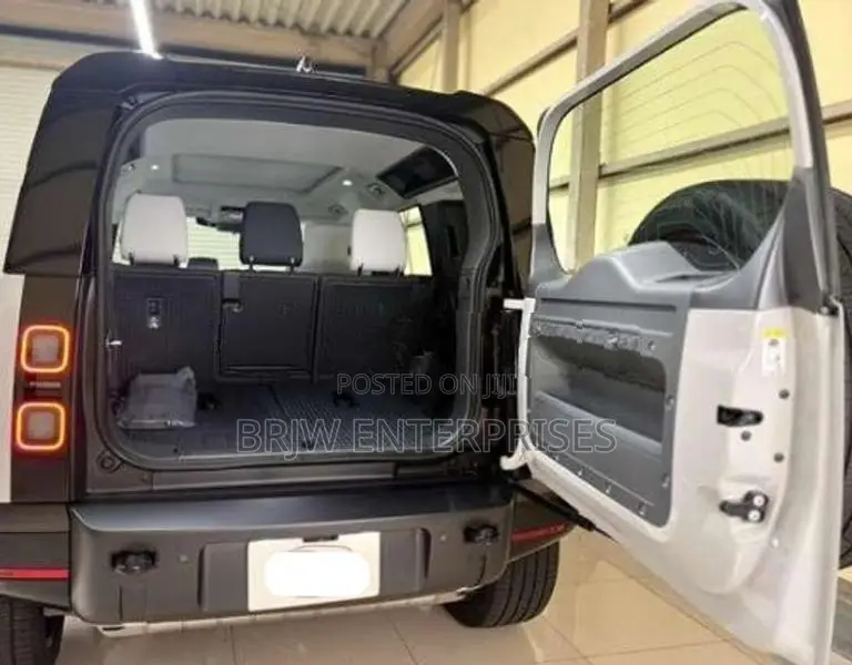 Land Rover Defender 110 Full Petrol 2026