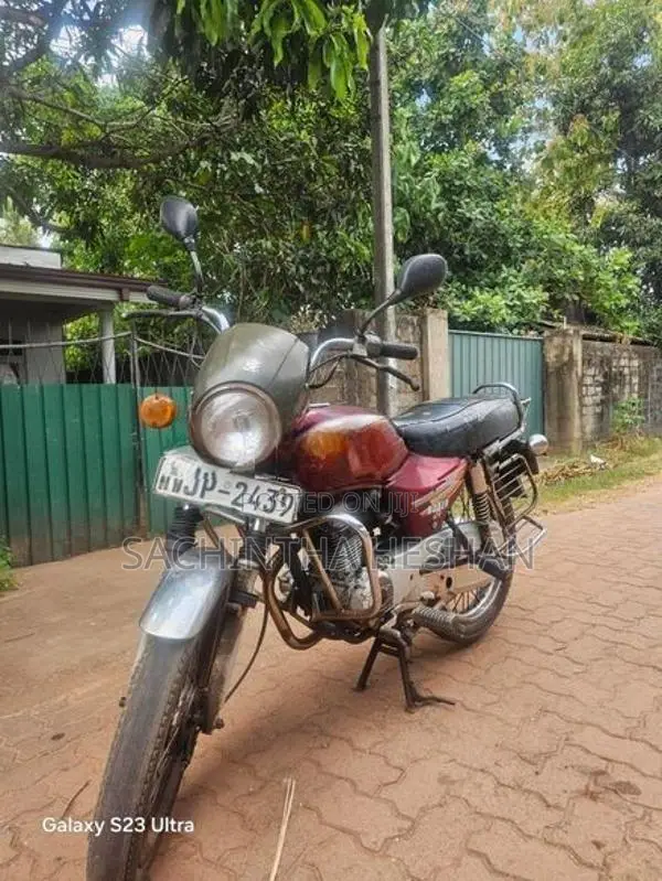 Bajaj Boxer 2000