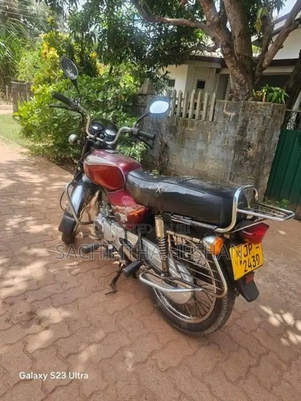 Bajaj Boxer 2000