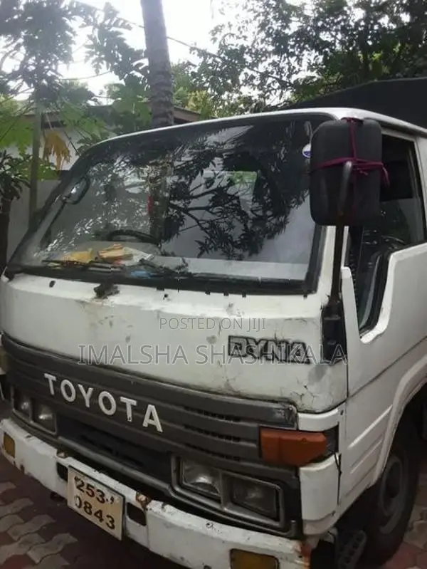 Toyota Dyna Crew Cabin