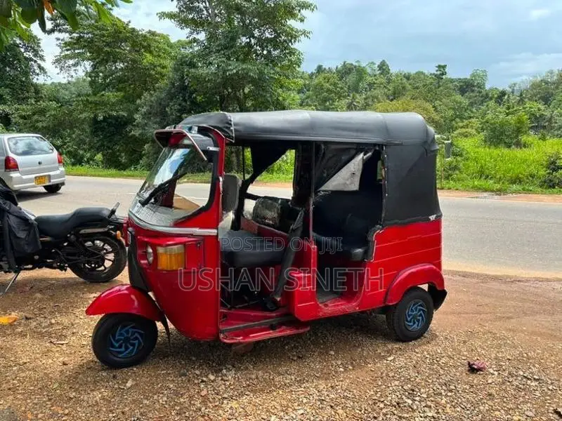 Bajaj RE 2011