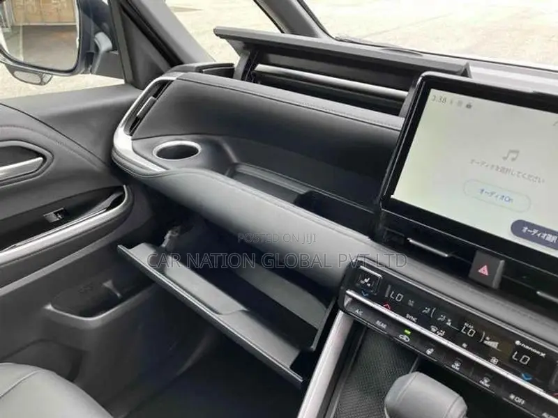 Toyota Noah SZ HEV 7 Seats 2026