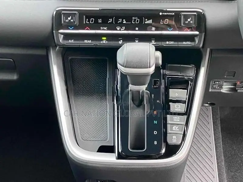 Toyota Noah SZ HEV 7 Seats 2026