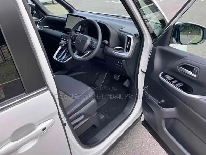 Toyota Noah SZ HEV 7 Seats 2026