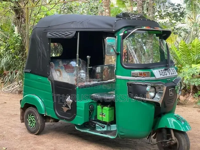 Bajaj RE 2015