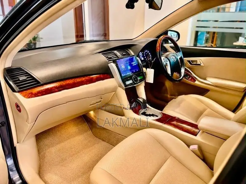Toyota Premio G Superior 2015