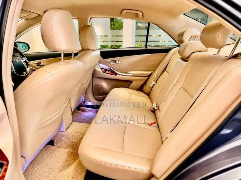 Toyota Premio G Superior 2015