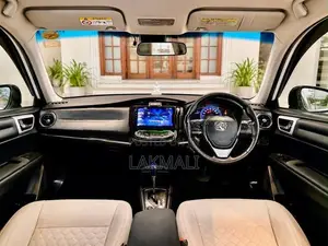 Toyota Axio Hybrid G Grade 2017