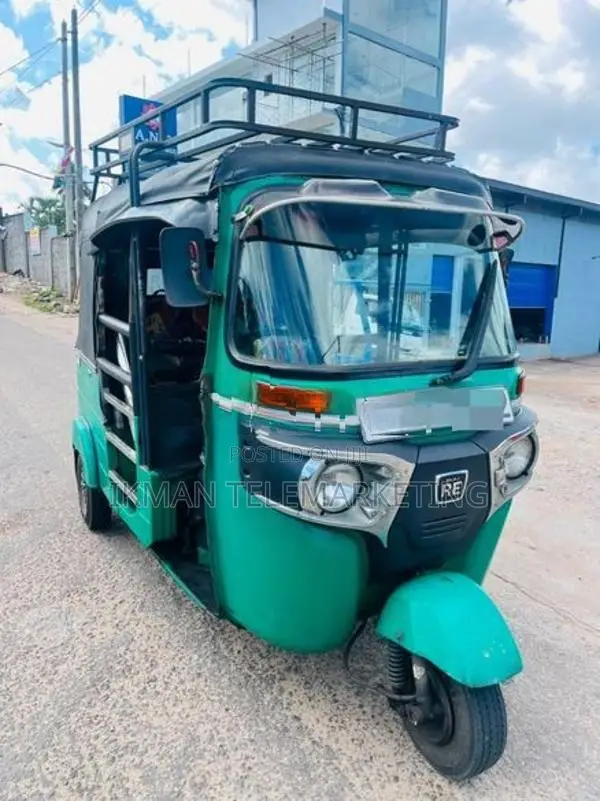 Bajaj RE 2016