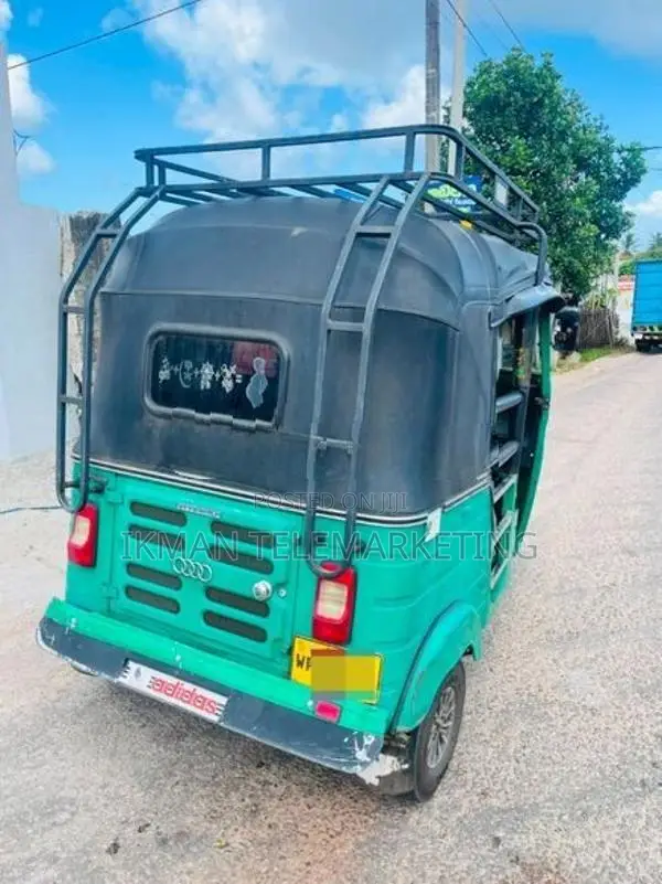 Bajaj RE 2016