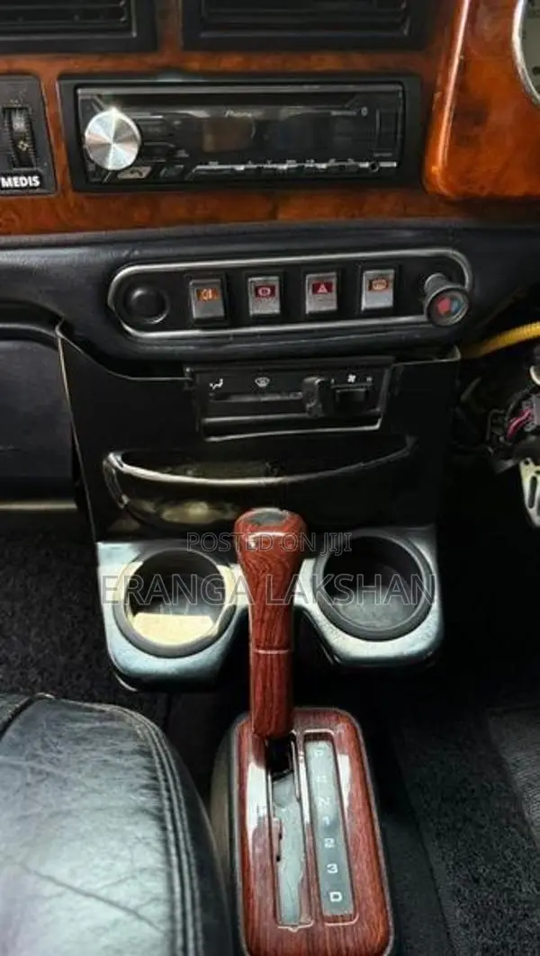 Austin Mini Cream / Ivory 1973