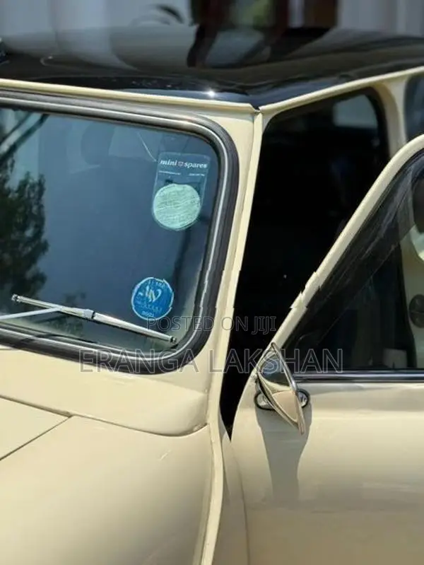 Austin Mini Cream / Ivory 1973