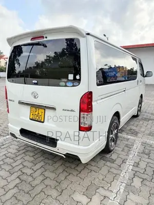 Toyota KDH 2017 Van (Used)
