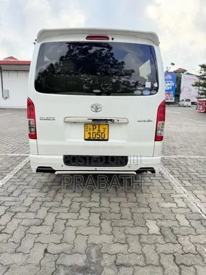Toyota KDH 2017 Van (Used)