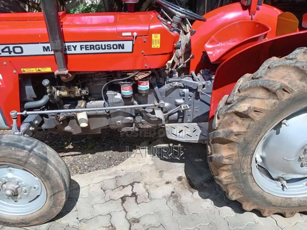 Massey-Ferguson 240 1981 Tractor (Used)