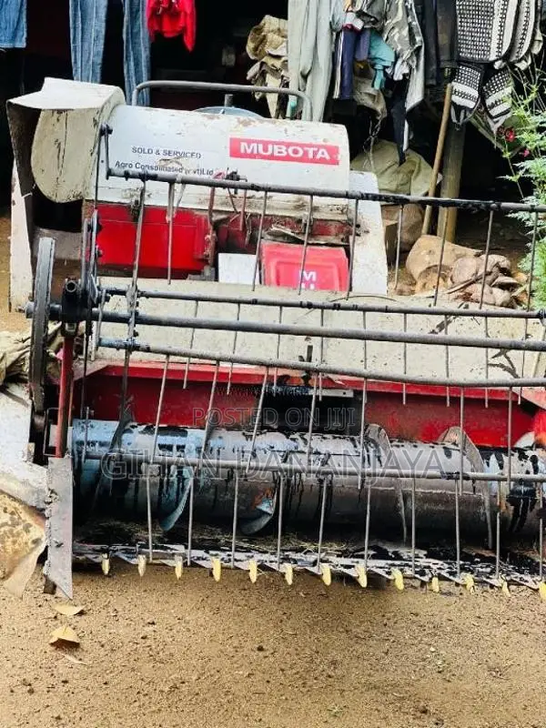 Kubota Mini Combine 2000 Tractor (Used)