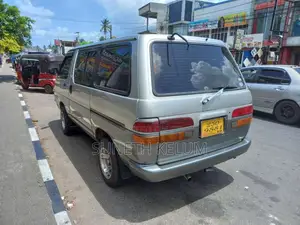 Toyota Lotto CR27 1994 Van (Used)