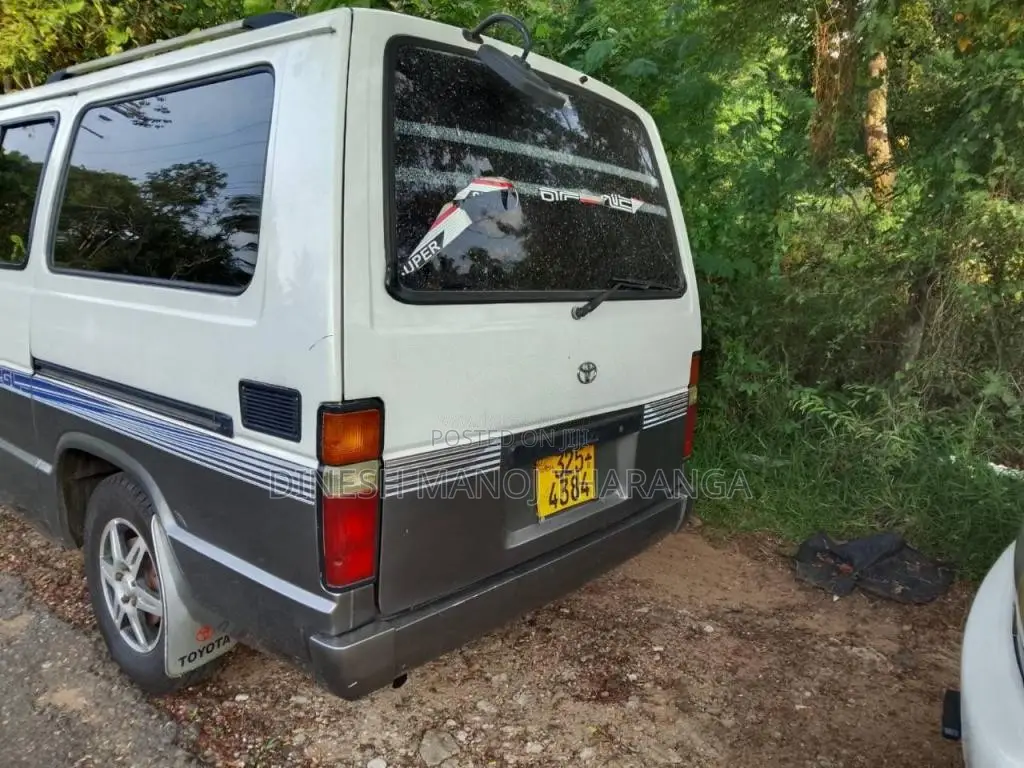 Toyota HIACE 1988 Van (Used)