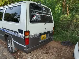 Toyota HIACE 1988 Van (Used)