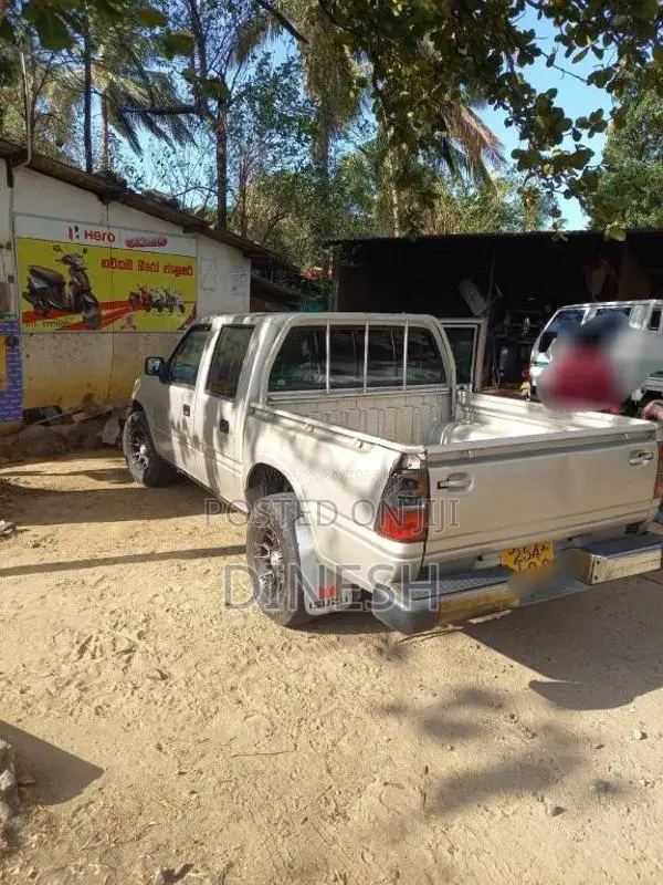 Isuzu Double Cab 2000 Pickup (Used)