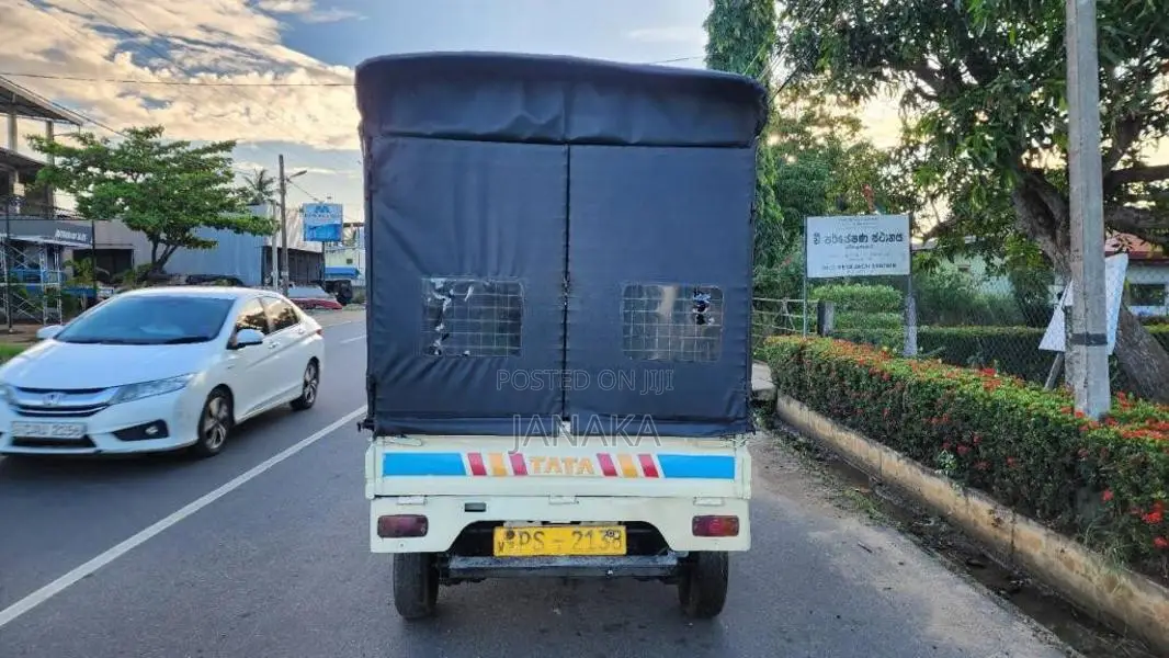 Tata Dimo Batta 2011 Lorry (Used)