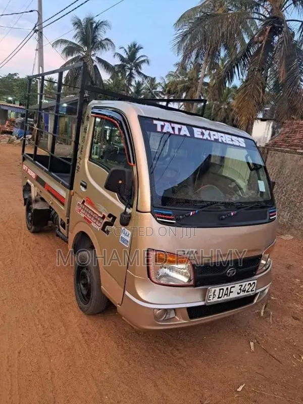 Tata Dimo Batta 2017 Lorry (Used)