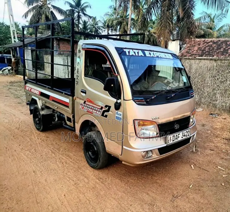 Tata Dimo Batta 2017 Lorry (Used)