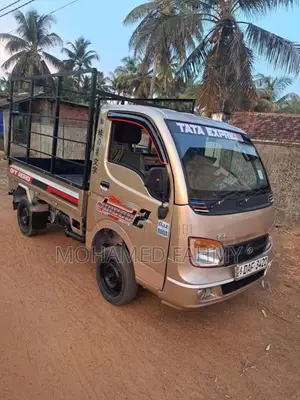 Tata Dimo Batta 2017 Lorry (Used)