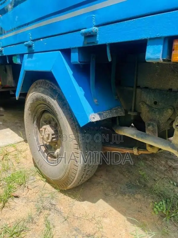 Isuzu ELF 1980 Lorry (Used)