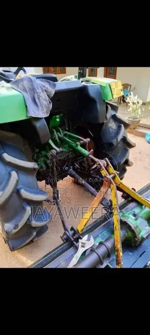 John-Deere John Deere 2017 Tractor (Used)
