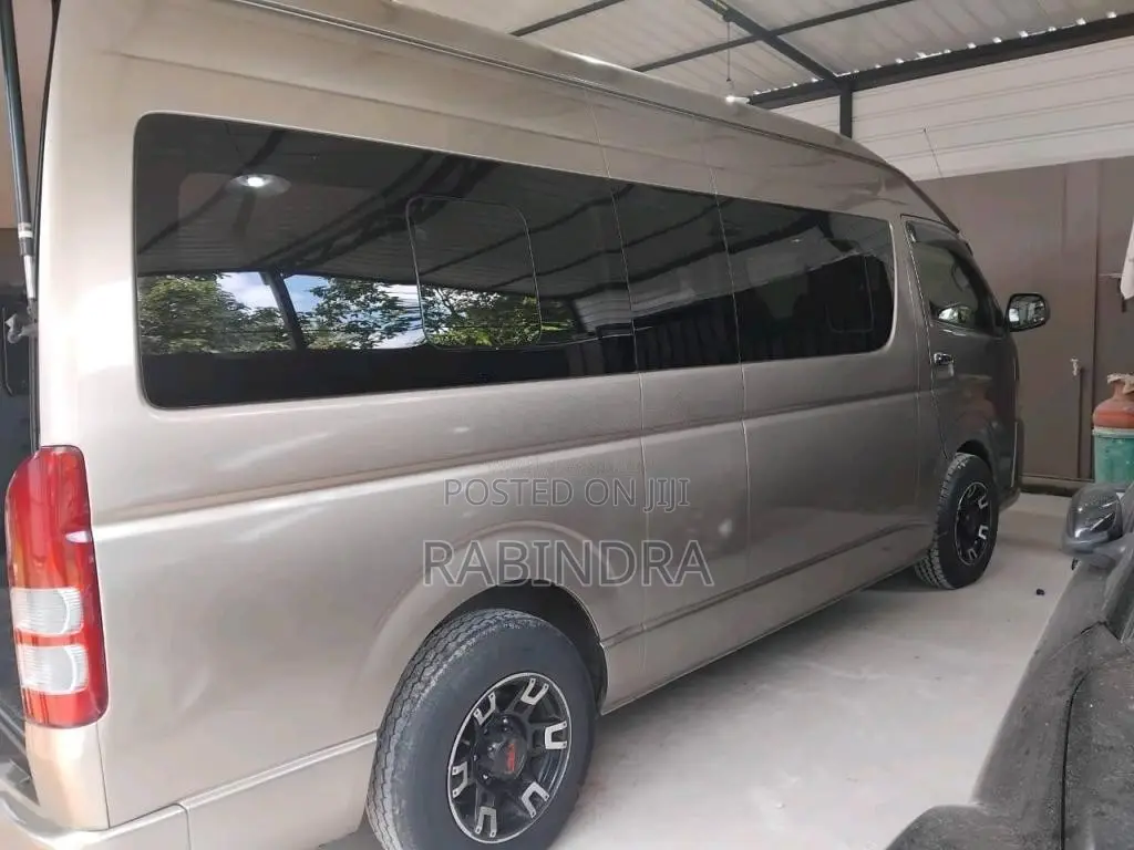 Toyota KDH 2016 Van (Used)