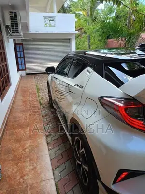 Toyota CHR NGX50 2018 SUV (Used)