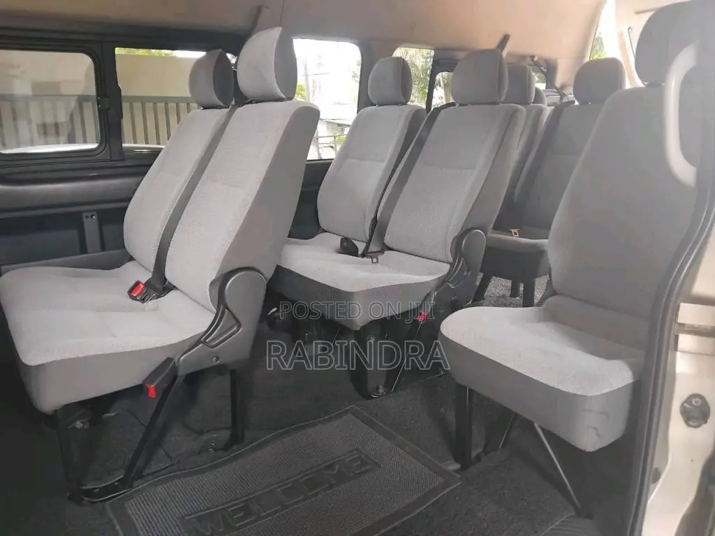 Toyota KDH 2016 Van (Used)