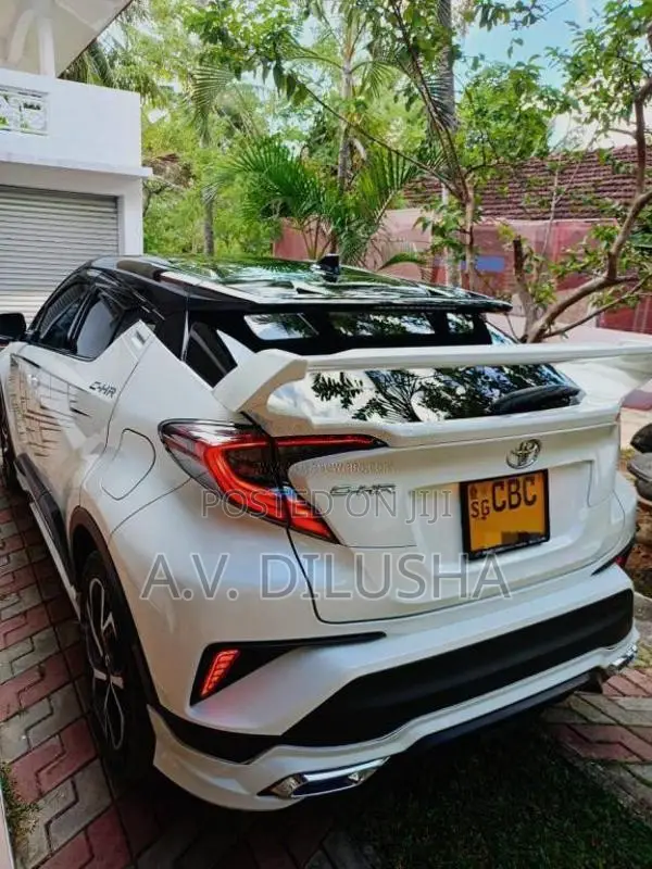 Toyota CHR NGX50 2018 SUV (Used)