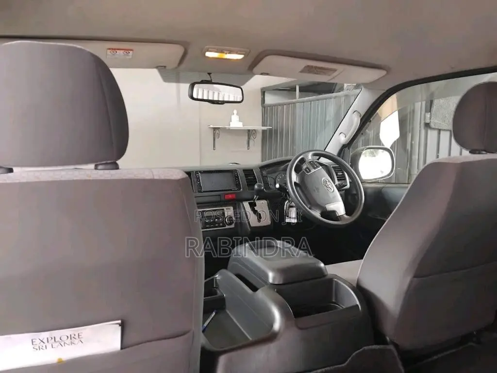 Toyota KDH 2016 Van (Used)