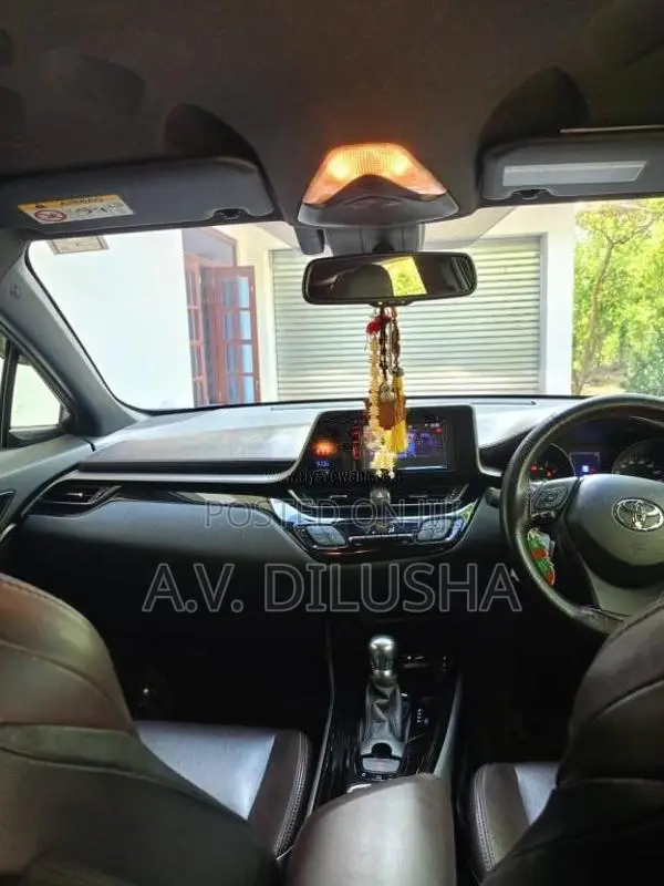 Toyota CHR NGX50 2018 SUV (Used)