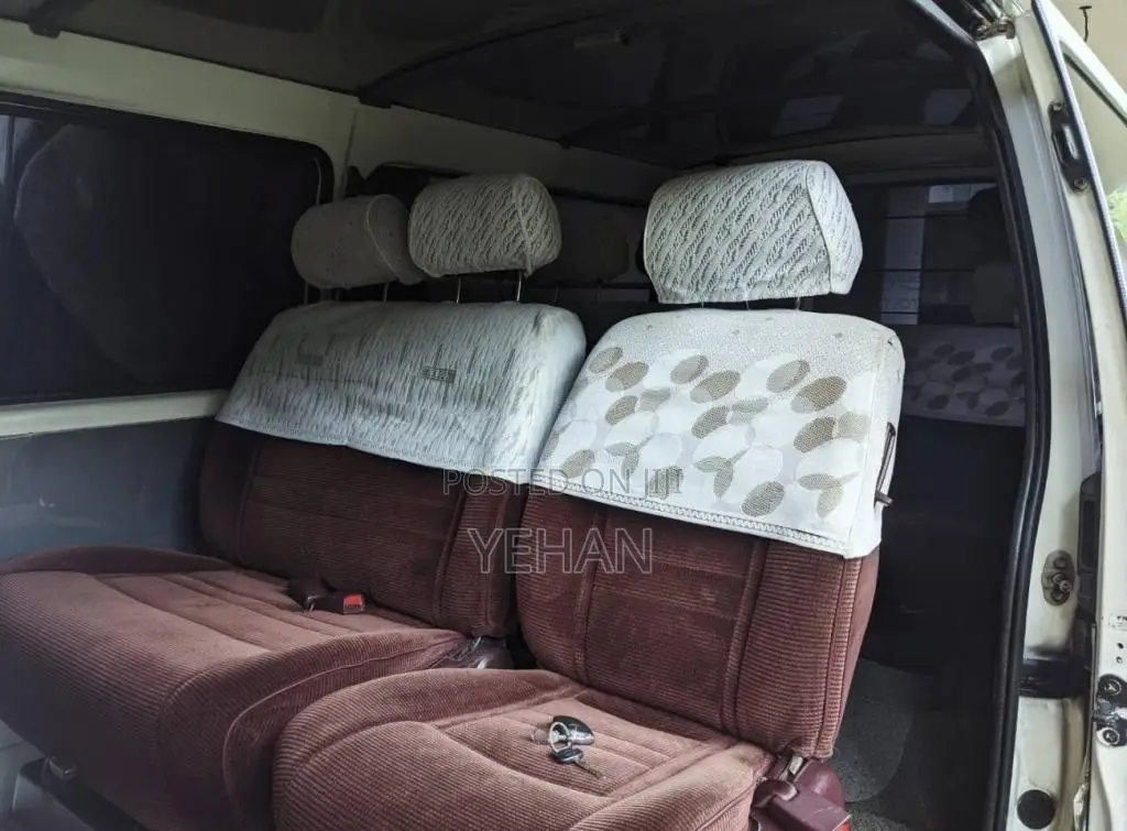 Toyota HIACE Dolphin Long 2004 Van (Used)