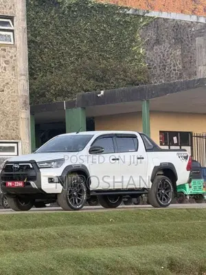 Toyota Hilux 2023 Pickup (Used)
